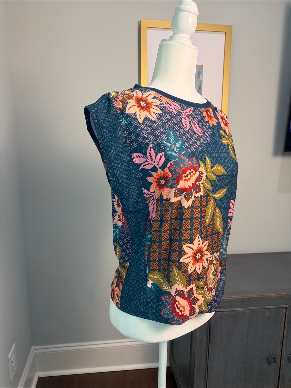Johnny Was Active Floral Cap-Sleeve Blouse. Size XS. - Picture 2 of 6